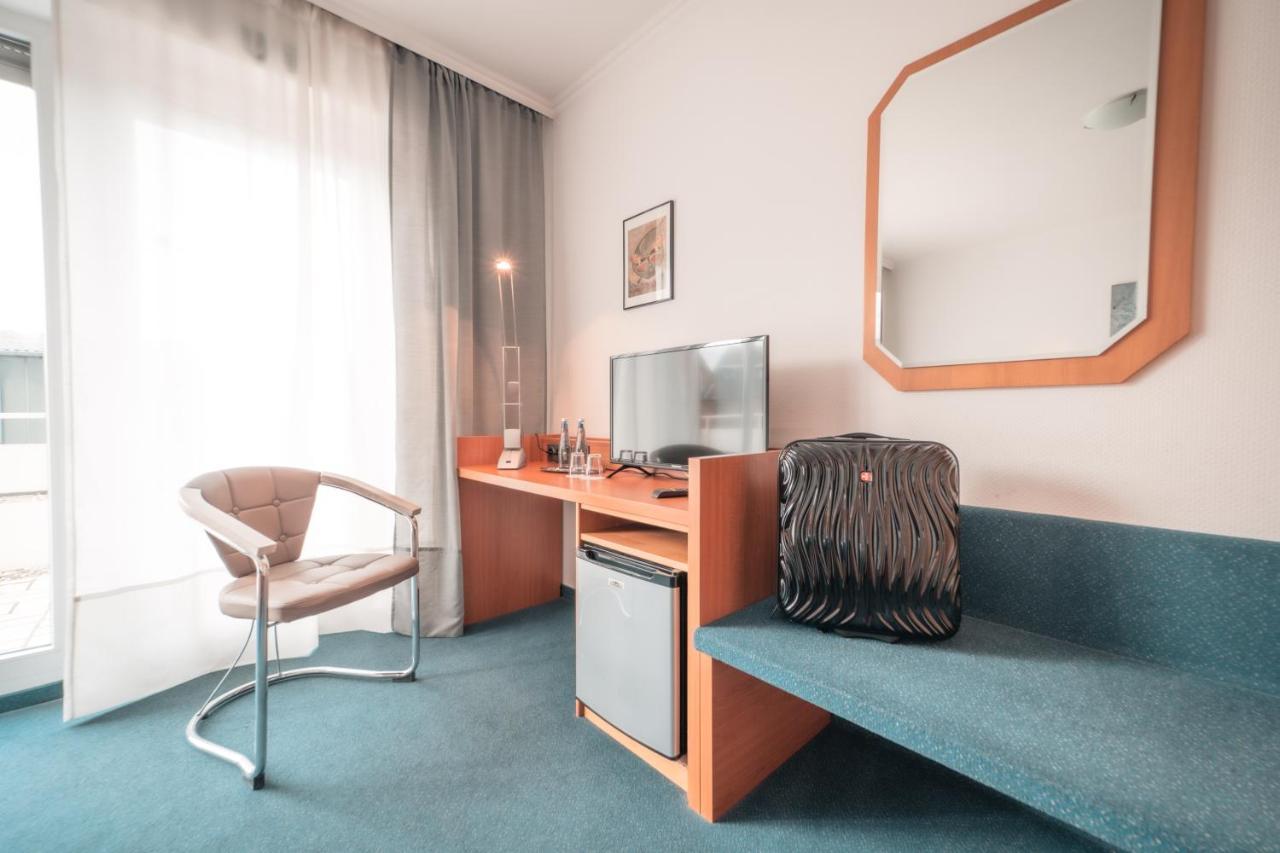 Airport Lounge Hotel Duesseldorf Bagian luar foto